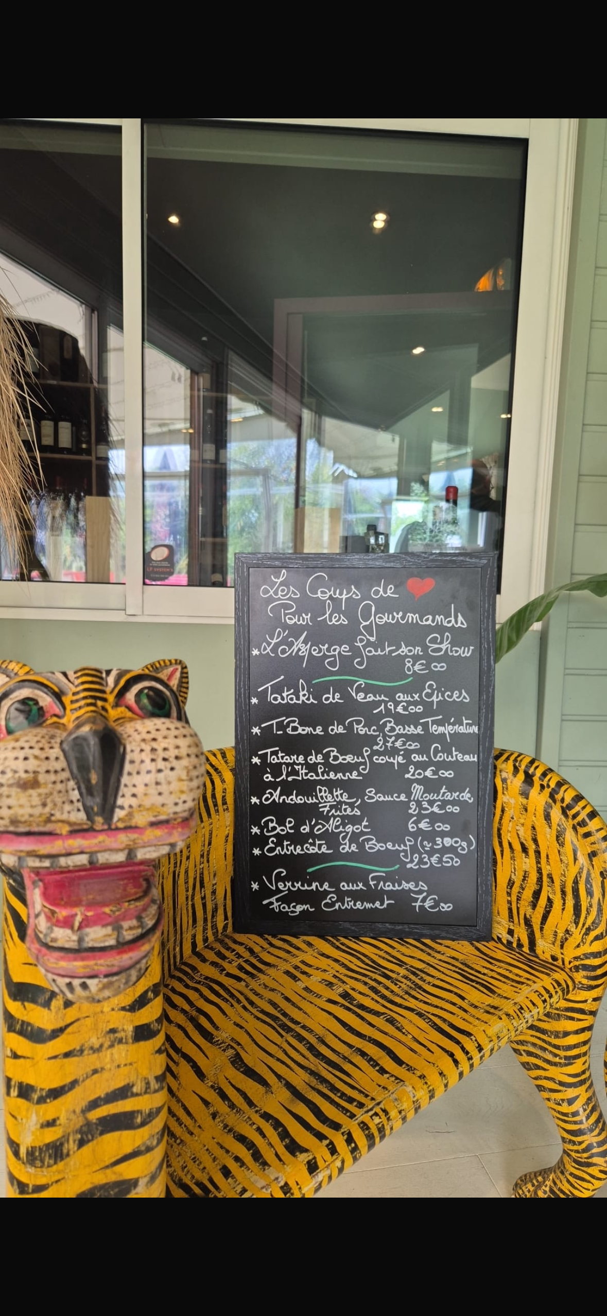 Mascotte tigre en bois restaurant Le Selva Pornic - menu du jour